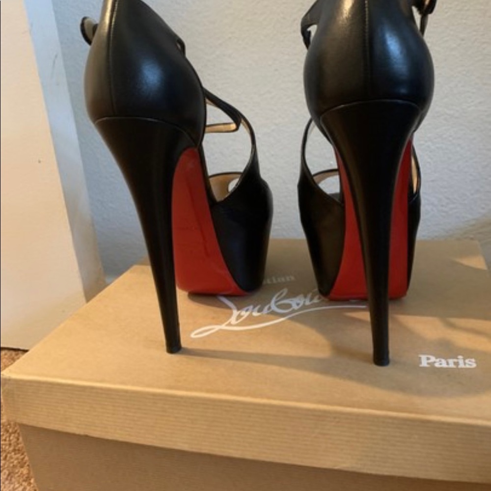 Christian Louboutin - Picture 3 of 6